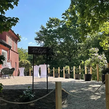 Hébergement de vacances - Zamek Cerveny Hradek U Sedlcan